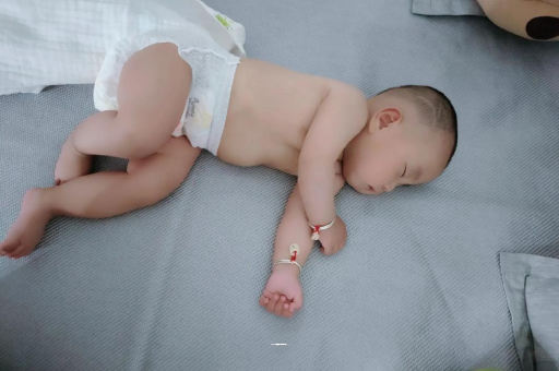 丹东孕妇显怀早的原因